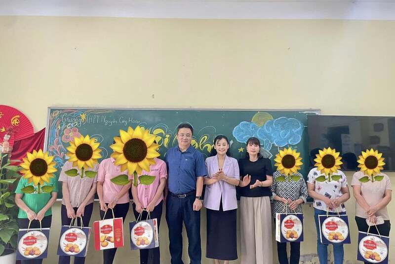 🎓 CHIA SẺ YÊU THƯƠNG – VỮNG BƯỚC TƯƠNG LAI 🌈