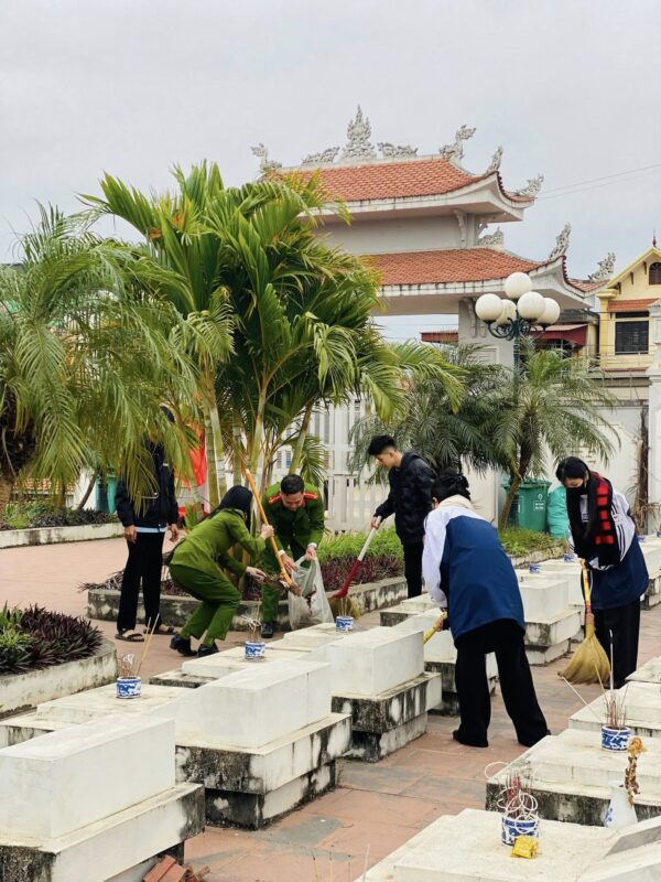 TUỔI TRẺ NGUYỄN CÔNG HOAN TRI ÂN ANH HÙNG LIỆT SĨ